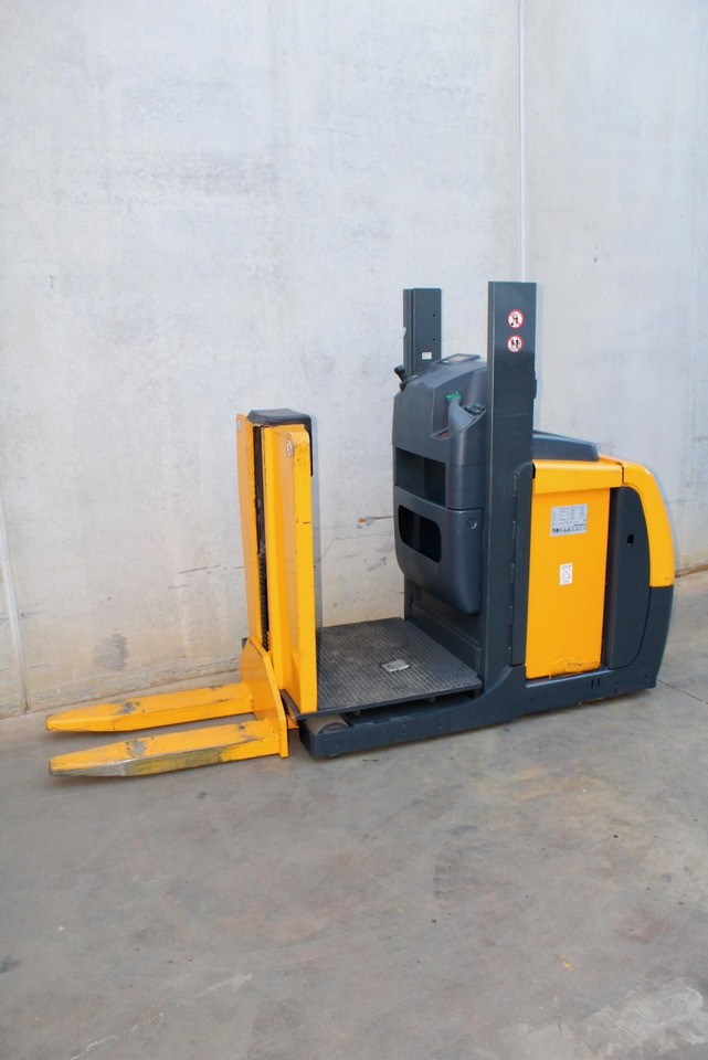 Jungheinrich EKS 110 Z 100 E - Сборщик заказов: фото 2 Jungheinrich EKS 110 Z 100 E - Сборщик заказов: фото 2