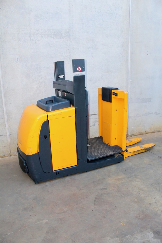 Jungheinrich EKS 110 Z 100 E - Сборщик заказов: фото 3 Jungheinrich EKS 110 Z 100 E - Сборщик заказов: фото 3