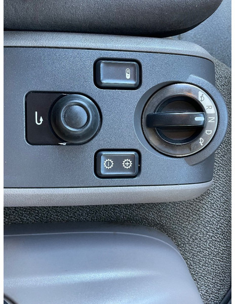 Грузовик с закрытым кузовом DAF LF220: фото 17