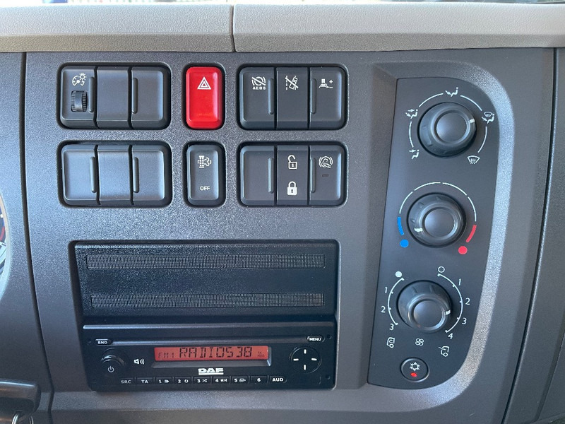 Грузовик с закрытым кузовом DAF LF220: фото 15