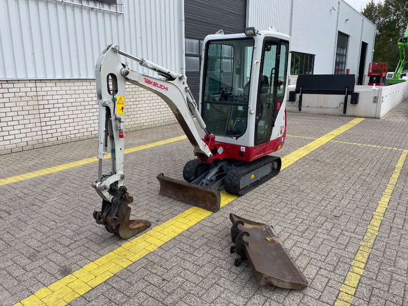 Takeuchi TB 216 - Мини-экскаватор: фото 2 Takeuchi TB 216 - Мини-экскаватор: фото 2