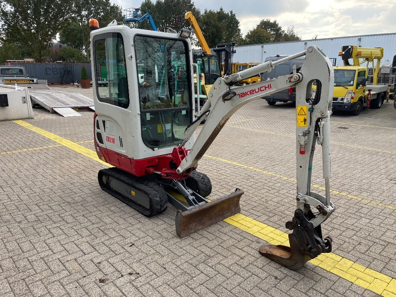 Takeuchi TB 216 - Мини-экскаватор: фото 5 Takeuchi TB 216 - Мини-экскаватор: фото 5
