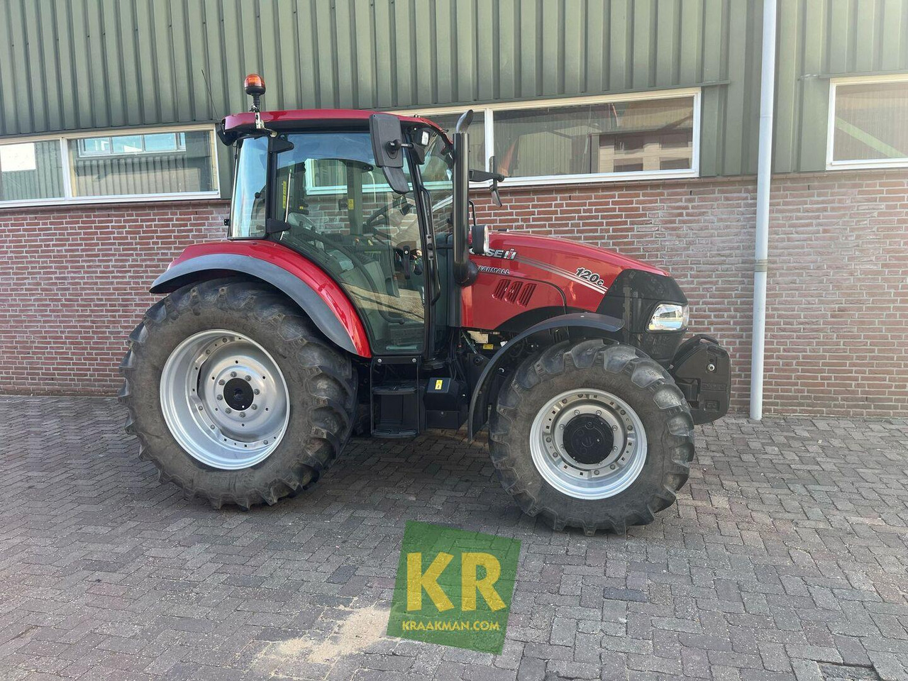 Case IH International Farmall 120C - Трактор: фото 1 Case IH International Farmall 120C - Трактор: фото 1