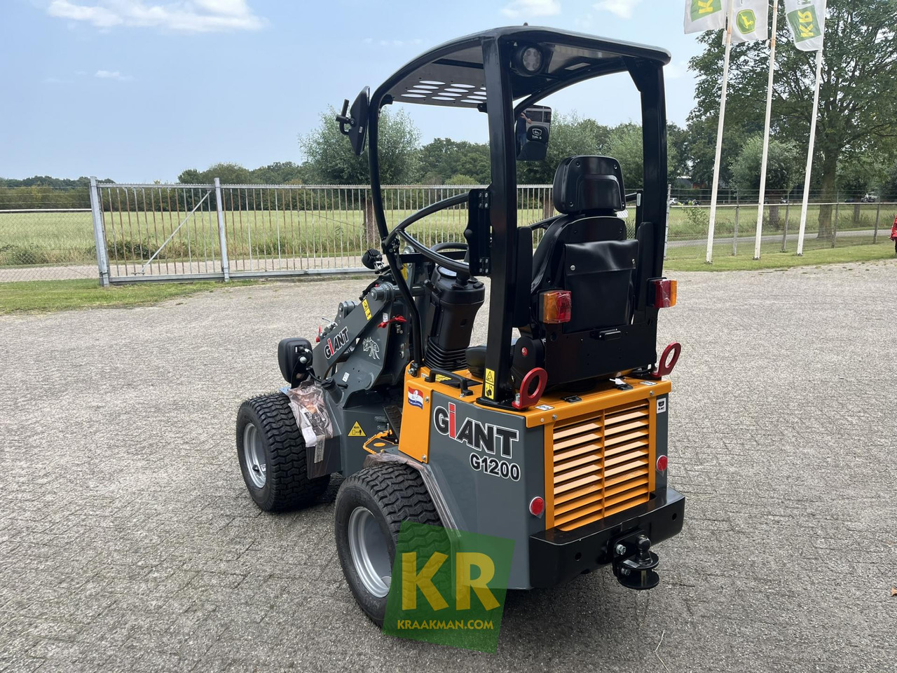G1200 Giant - Компактный фронтальный погрузчик: фото 5 G1200 Giant - Компактный фронтальный погрузчик: фото 5