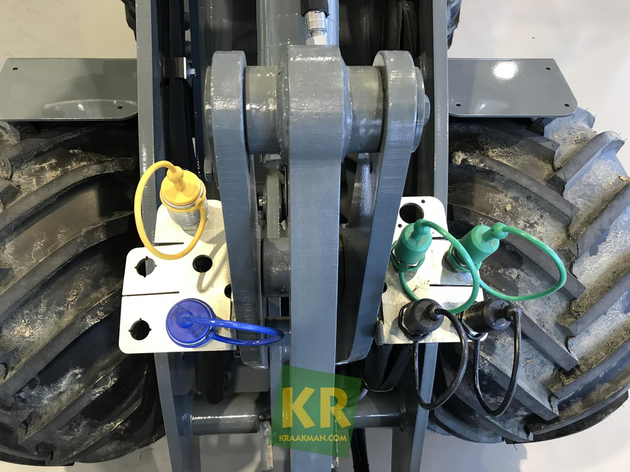 G2200E Giant - Компактный фронтальный погрузчик: фото 5 G2200E Giant - Компактный фронтальный погрузчик: фото 5