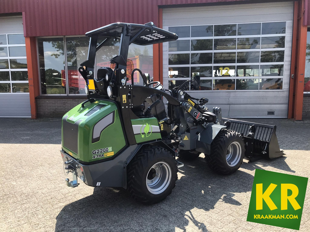 G2200E Giant - Компактный фронтальный погрузчик: фото 3 G2200E Giant - Компактный фронтальный погрузчик: фото 3