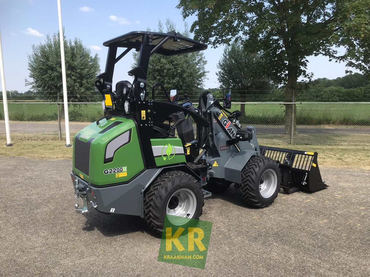 G2200E Giant - Компактный фронтальный погрузчик: фото 3 G2200E Giant - Компактный фронтальный погрузчик: фото 3