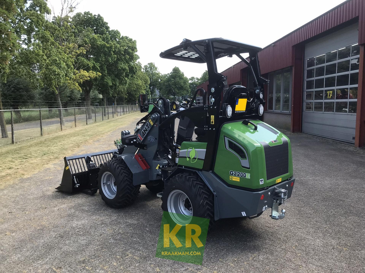 Giant G2200E - Компактный фронтальный погрузчик: фото 4 Giant G2200E - Компактный фронтальный погрузчик: фото 4