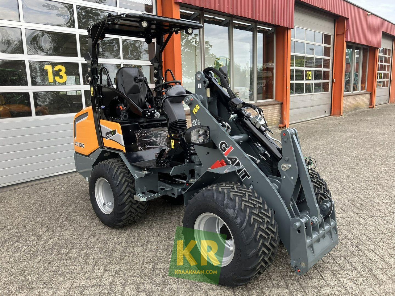Giant G2700 HD - Компактный фронтальный погрузчик: фото 2 Giant G2700 HD - Компактный фронтальный погрузчик: фото 2
