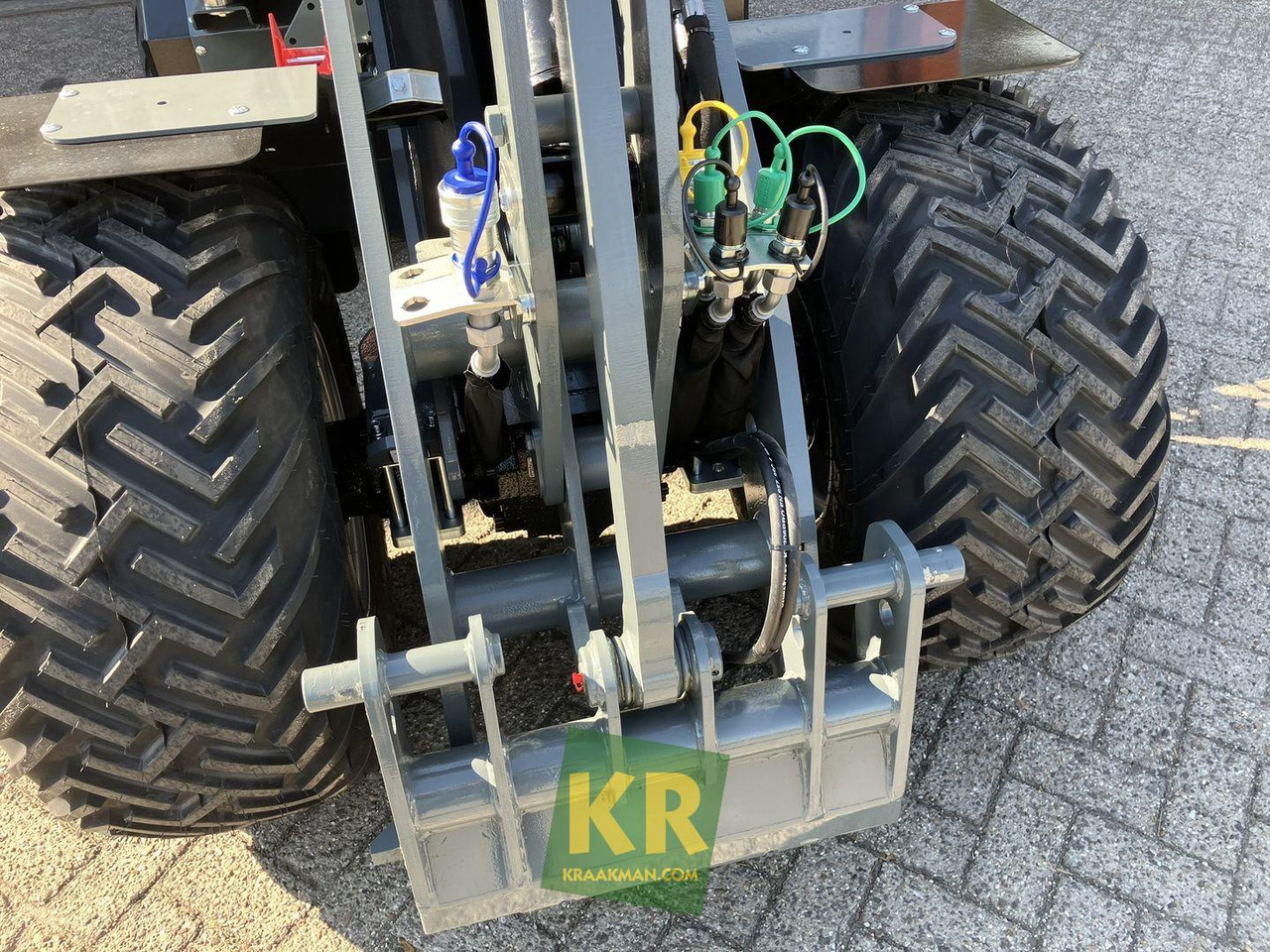 Новый Компактный фронтальный погрузчик Giant G2700 HD+: фото 7 Новый Компактный фронтальный погрузчик Giant G2700 HD+: фото 7