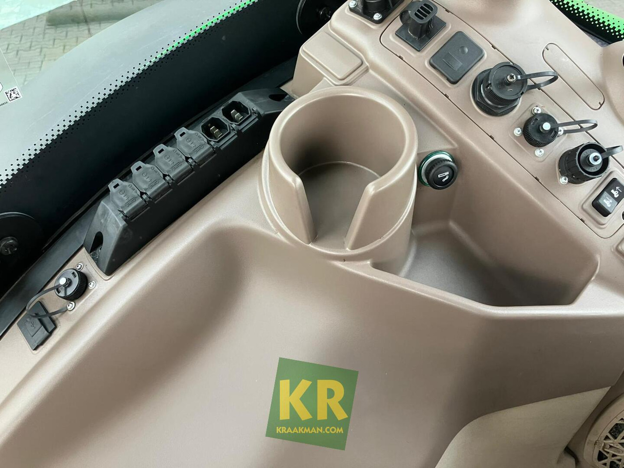 John Deere 6R 155 - Трактор: фото 3 John Deere 6R 155 - Трактор: фото 3