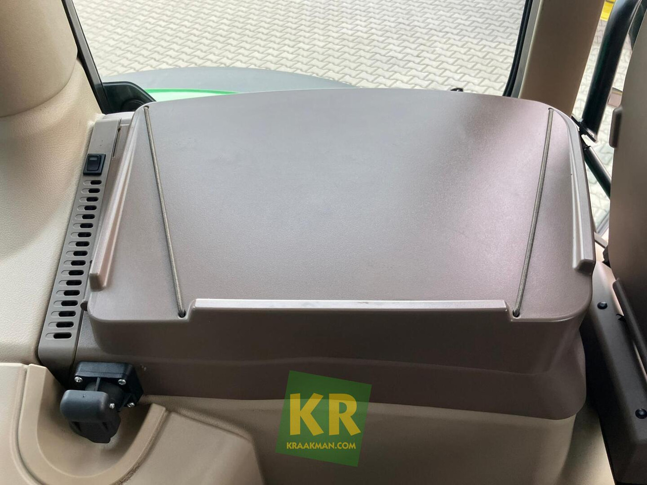 John Deere 6R 155 - Трактор: фото 4 John Deere 6R 155 - Трактор: фото 4