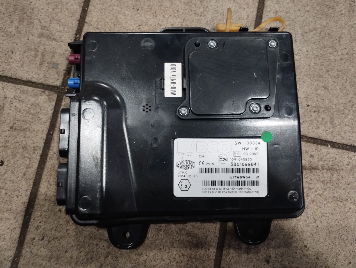 MODUŁ STEROWNIK TELEMATYKI IVECO STARLIS HI-WAY E6 5801699841 - Кабина и интерьер: фото 1 MODUŁ STEROWNIK TELEMATYKI IVECO STARLIS HI-WAY E6 5801699841 - Кабина и интерьер: фото 1