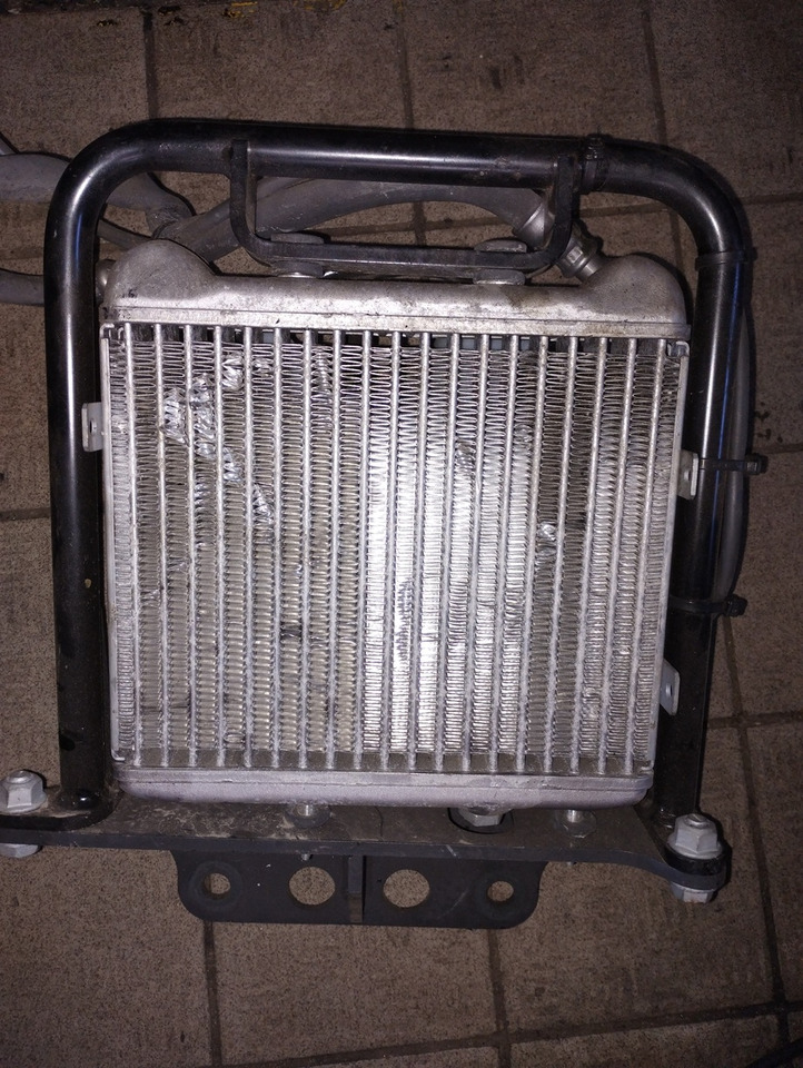 Mercedes Actros Atego Arocs Chłodnica oleju Oil cooler Skrzyni rozdzielczej VG1400 VG1700 VG2400 A9412800106 9412800106 0015003693 0005401988 - Масляный радиатор: фото 2 Mercedes Actros Atego Arocs Chłodnica oleju Oil cooler Skrzyni rozdzielczej VG1400 VG1700 VG2400 A9412800106 9412800106 0015003693 0005401988 - Масляный радиатор: фото 2