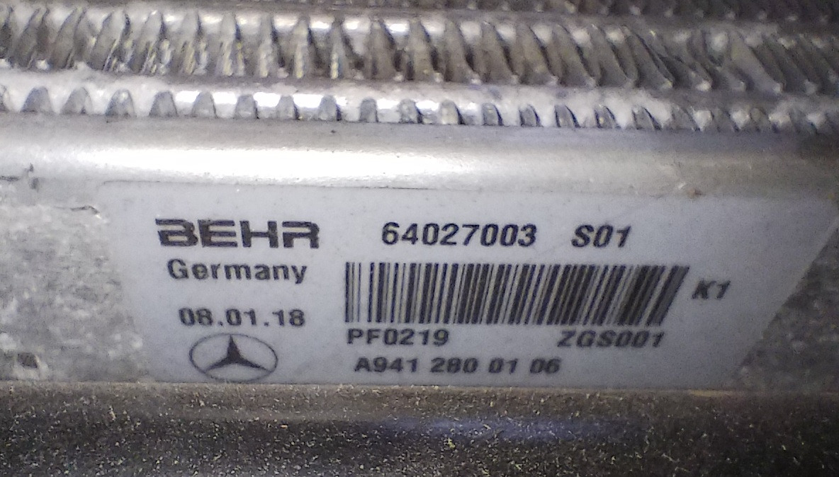 Mercedes Actros Atego Arocs Chłodnica oleju Oil cooler Skrzyni rozdzielczej VG1400 VG1700 VG2400 A9412800106 9412800106 0015003693 0005401988 - Масляный радиатор: фото 3 Mercedes Actros Atego Arocs Chłodnica oleju Oil cooler Skrzyni rozdzielczej VG1400 VG1700 VG2400 A9412800106 9412800106 0015003693 0005401988 - Масляный радиатор: фото 3