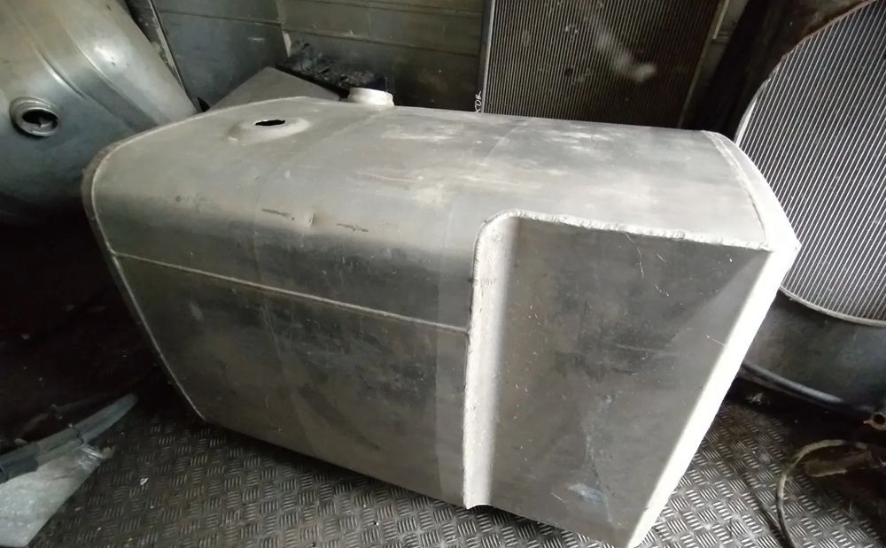 Zbiornik paliwa IVECO 100x70x70 450 LIT - Топливный бак для Грузовиков: фото 2 Zbiornik paliwa IVECO 100x70x70 450 LIT - Топливный бак для Грузовиков: фото 2