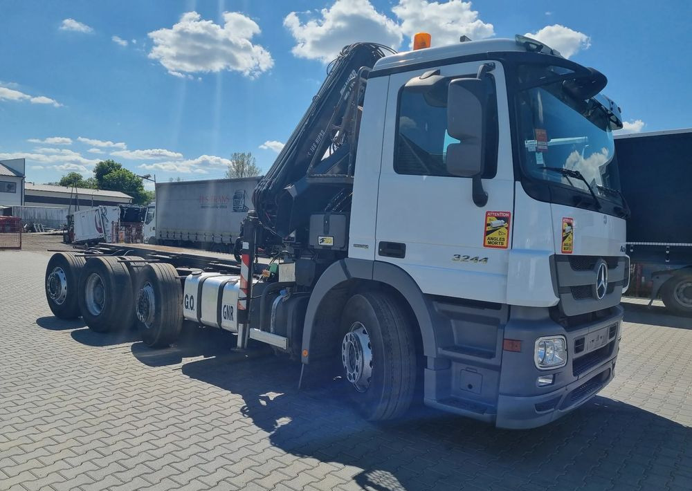 Mercedes-Benz Actros 3244 - Грузовик-шасси: фото 2 Mercedes-Benz Actros 3244 - Грузовик-шасси: фото 2
