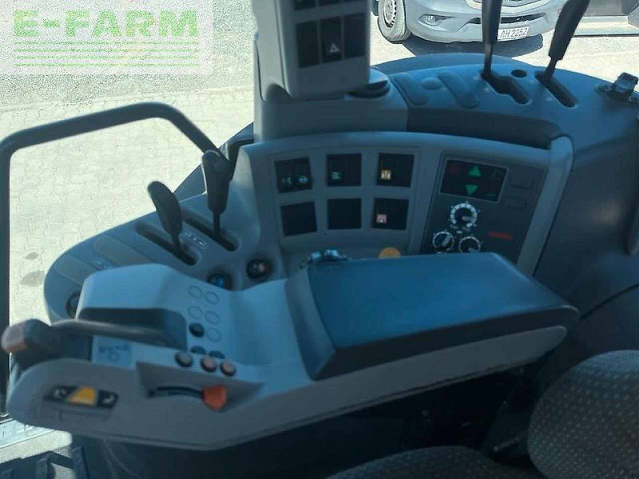 Трактор CLAAS arion 620: фото 13