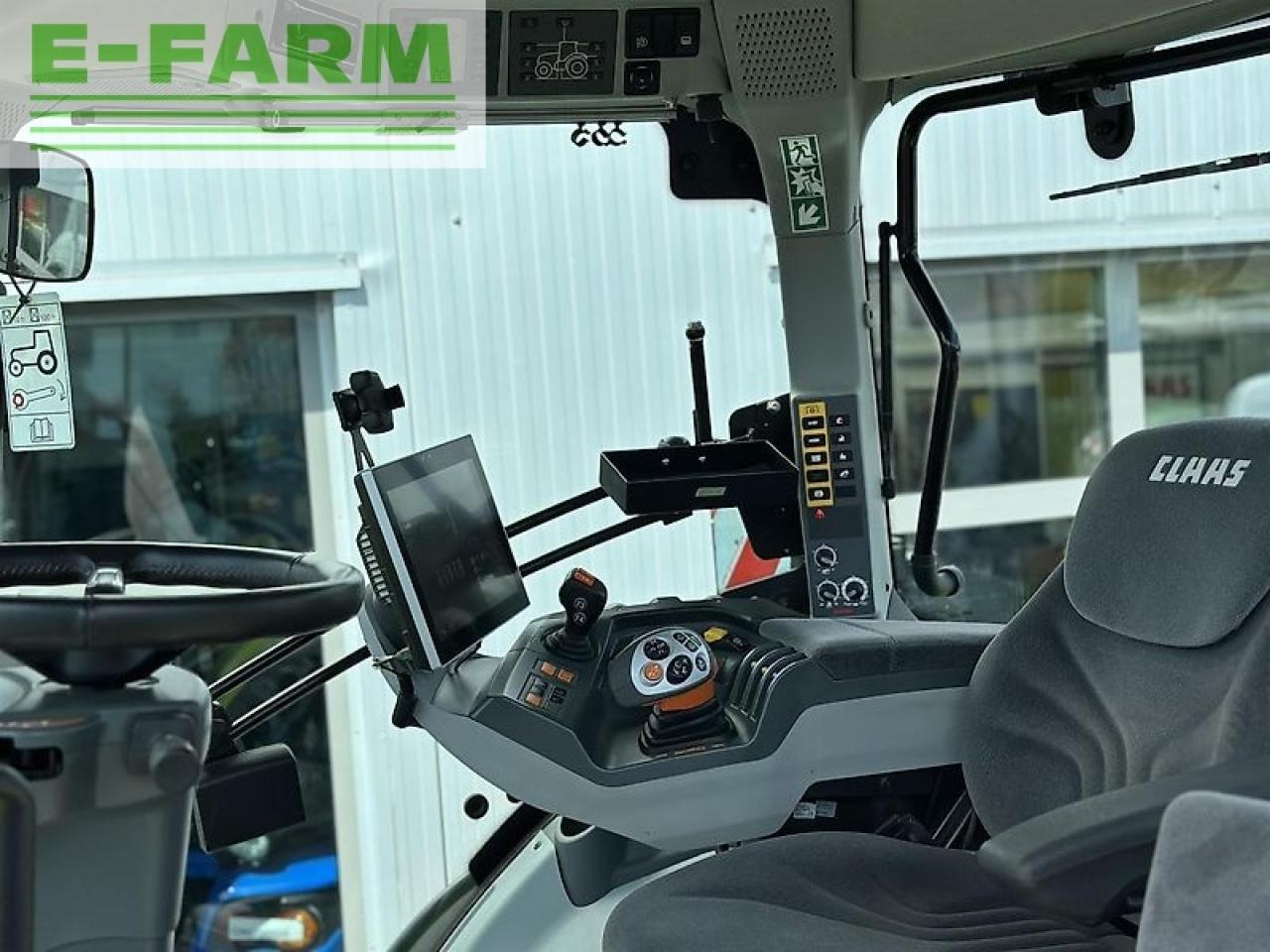 CLAAS axion 870 cebis cmatic CMATIC CEBIS - Трактор: фото 4 CLAAS axion 870 cebis cmatic CMATIC CEBIS - Трактор: фото 4