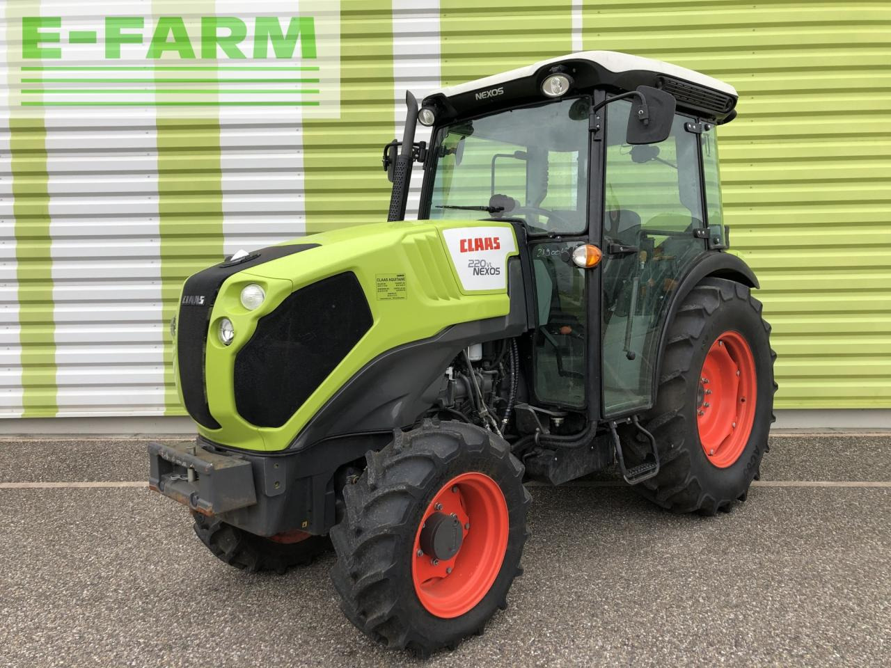 CLAAS nexos 220 vl - Трактор: фото 1 CLAAS nexos 220 vl - Трактор: фото 1