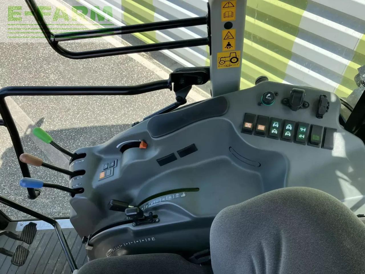 CLAAS nexos 220 vl VL - Трактор: фото 3 CLAAS nexos 220 vl VL - Трактор: фото 3