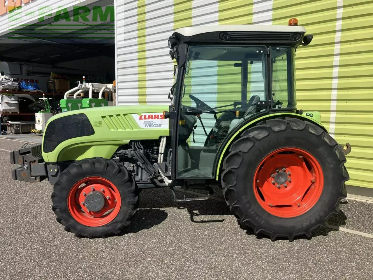 CLAAS nexos 230 f - Трактор: фото 2 CLAAS nexos 230 f - Трактор: фото 2