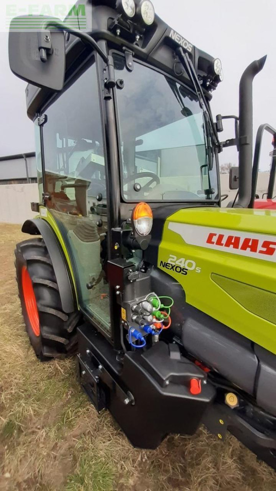 CLAAS nexos 240s - Трактор: фото 2 CLAAS nexos 240s - Трактор: фото 2
