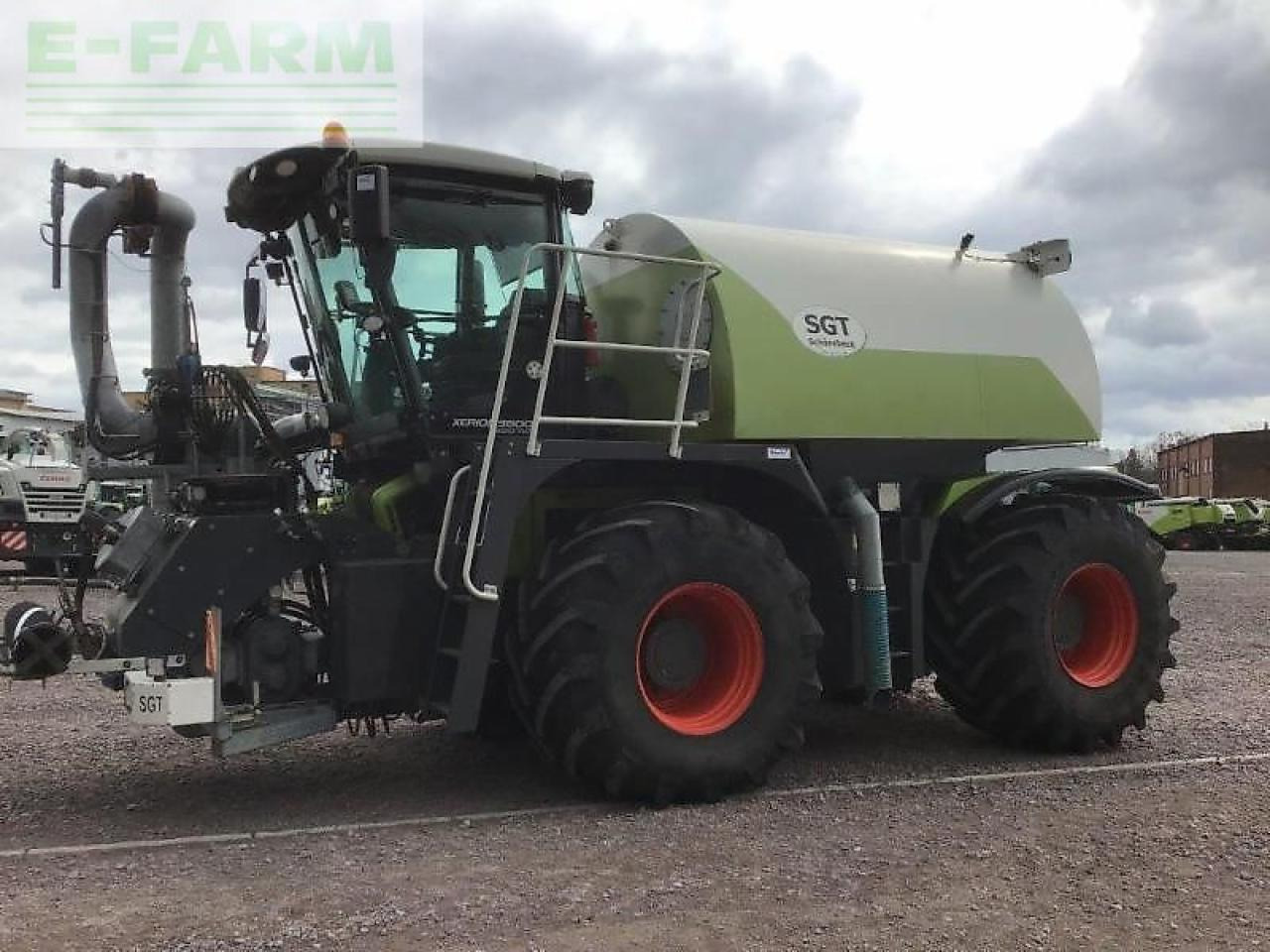 CLAAS xerion 3800 saddle trac - Самоходный опрыскиватель: фото 1 CLAAS xerion 3800 saddle trac - Самоходный опрыскиватель: фото 1