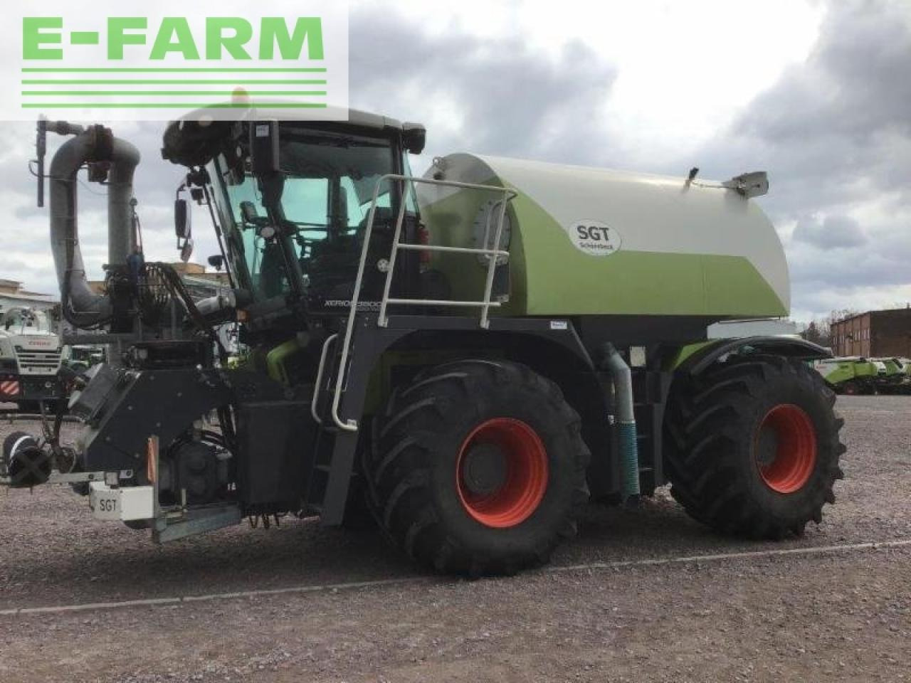 CLAAS xerion 3800 saddle trac SADDLE TRAC - Трактор: фото 1 CLAAS xerion 3800 saddle trac SADDLE TRAC - Трактор: фото 1