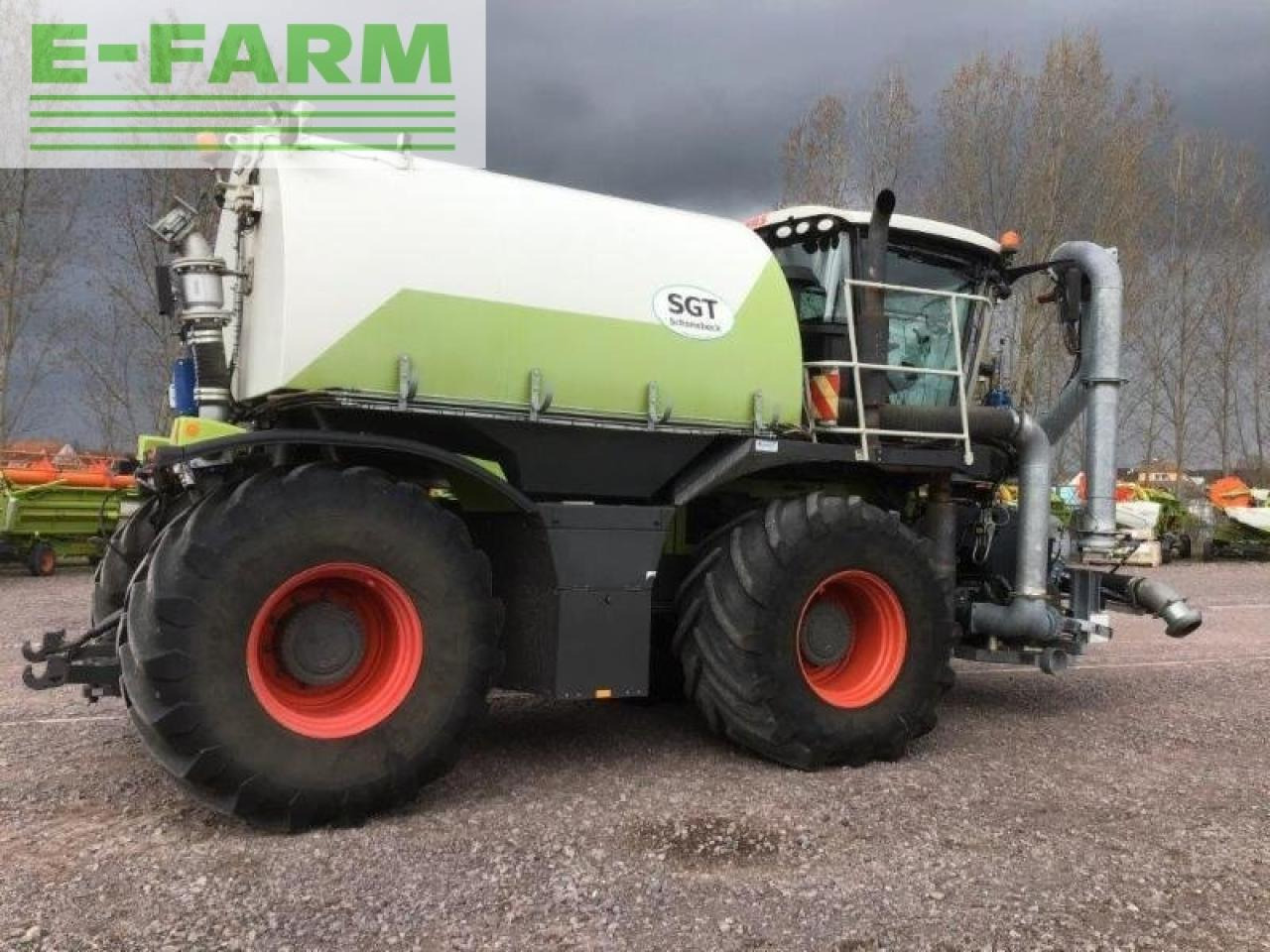 CLAAS xerion 3800 saddle trac SADDLE TRAC - Трактор: фото 4 CLAAS xerion 3800 saddle trac SADDLE TRAC - Трактор: фото 4