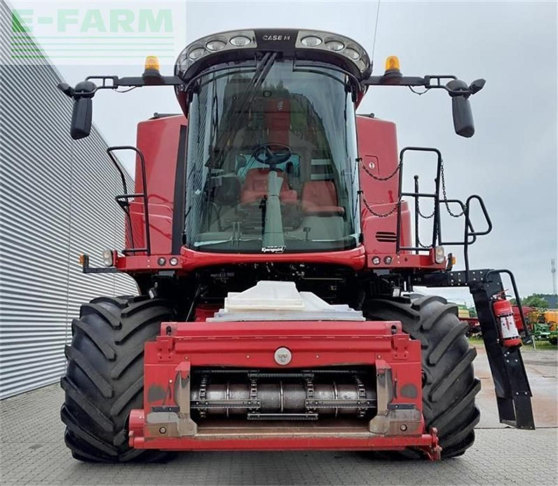 Case-IH axial flow 8240 med 30 fods vario skærebord - Зерноуборочный комбайн: фото 4 Case-IH axial flow 8240 med 30 fods vario skærebord - Зерноуборочный комбайн: фото 4