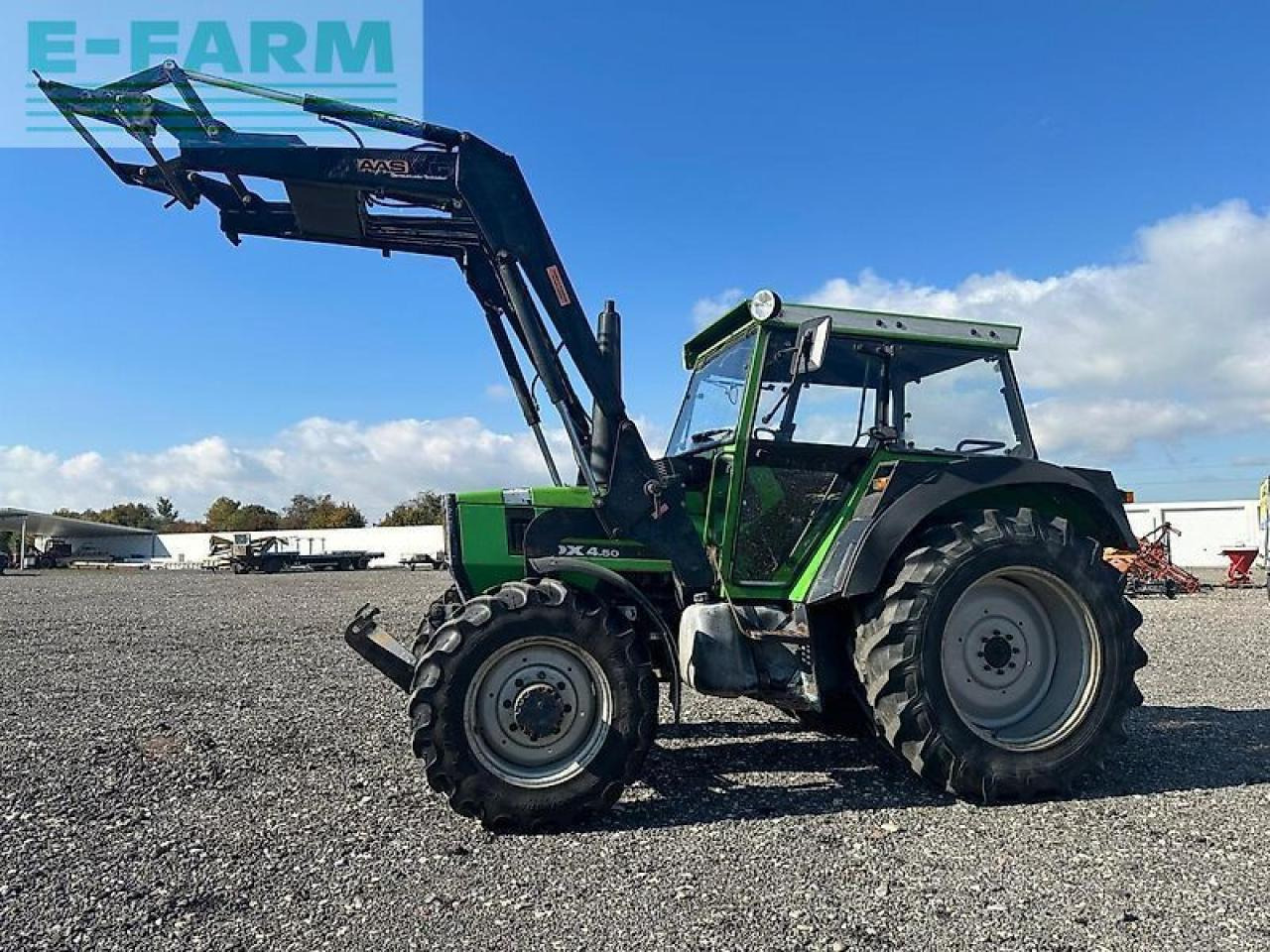 Deutz-Fahr dx 4.50 mit frontlader und fronthydraulik - Трактор: фото 1 Deutz-Fahr dx 4.50 mit frontlader und fronthydraulik - Трактор: фото 1