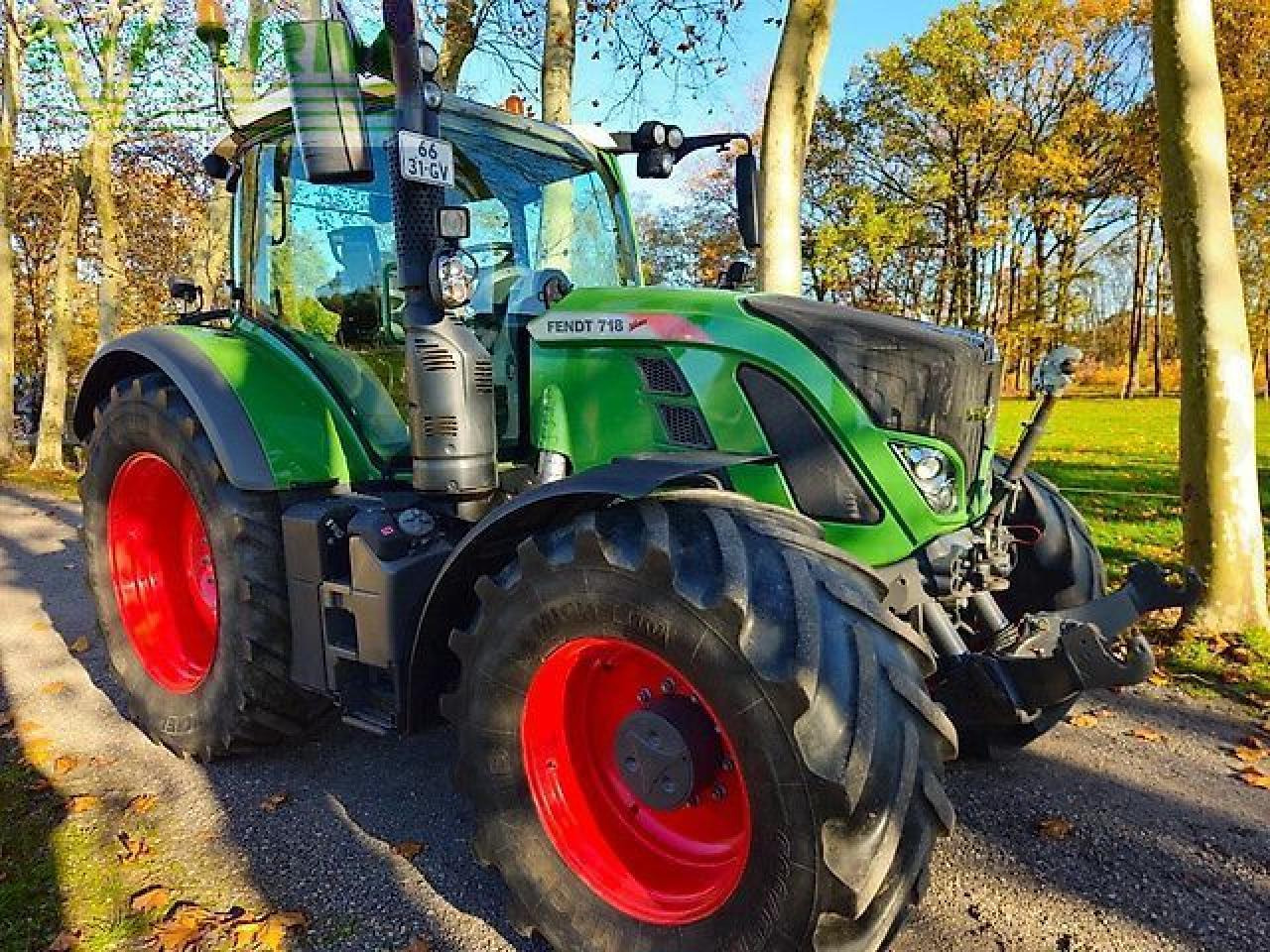 Fendt 718 s4 profi version mit 2 bremspedalen ( 716 720 722 724 ) - Трактор: фото 1 Fendt 718 s4 profi version mit 2 bremspedalen ( 716 720 722 724 ) - Трактор: фото 1