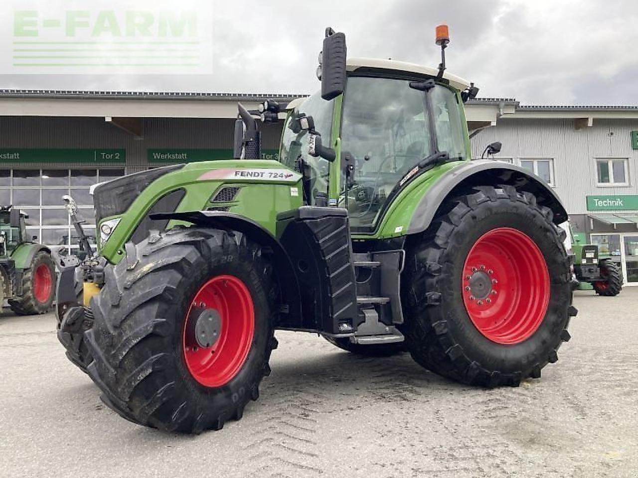 Fendt 724 vario s4 profi plus - Трактор: фото 1 Fendt 724 vario s4 profi plus - Трактор: фото 1