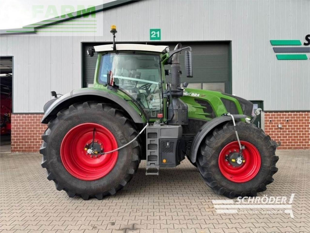 Fendt 824 vario s4 profi plus ProfiPlus - Трактор: фото 2 Fendt 824 vario s4 profi plus ProfiPlus - Трактор: фото 2