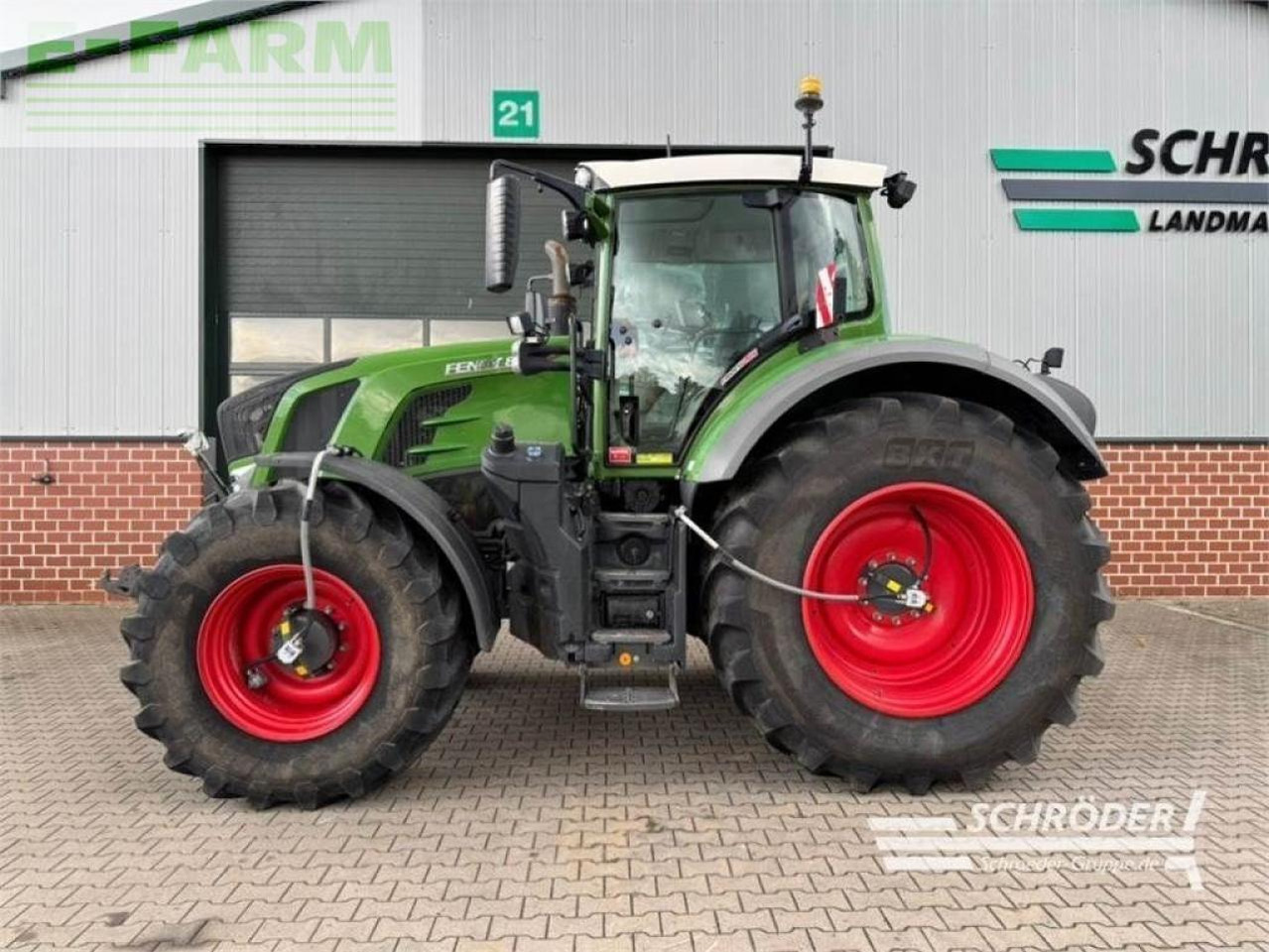 Fendt 824 vario s4 profi plus ProfiPlus - Трактор: фото 3 Fendt 824 vario s4 profi plus ProfiPlus - Трактор: фото 3