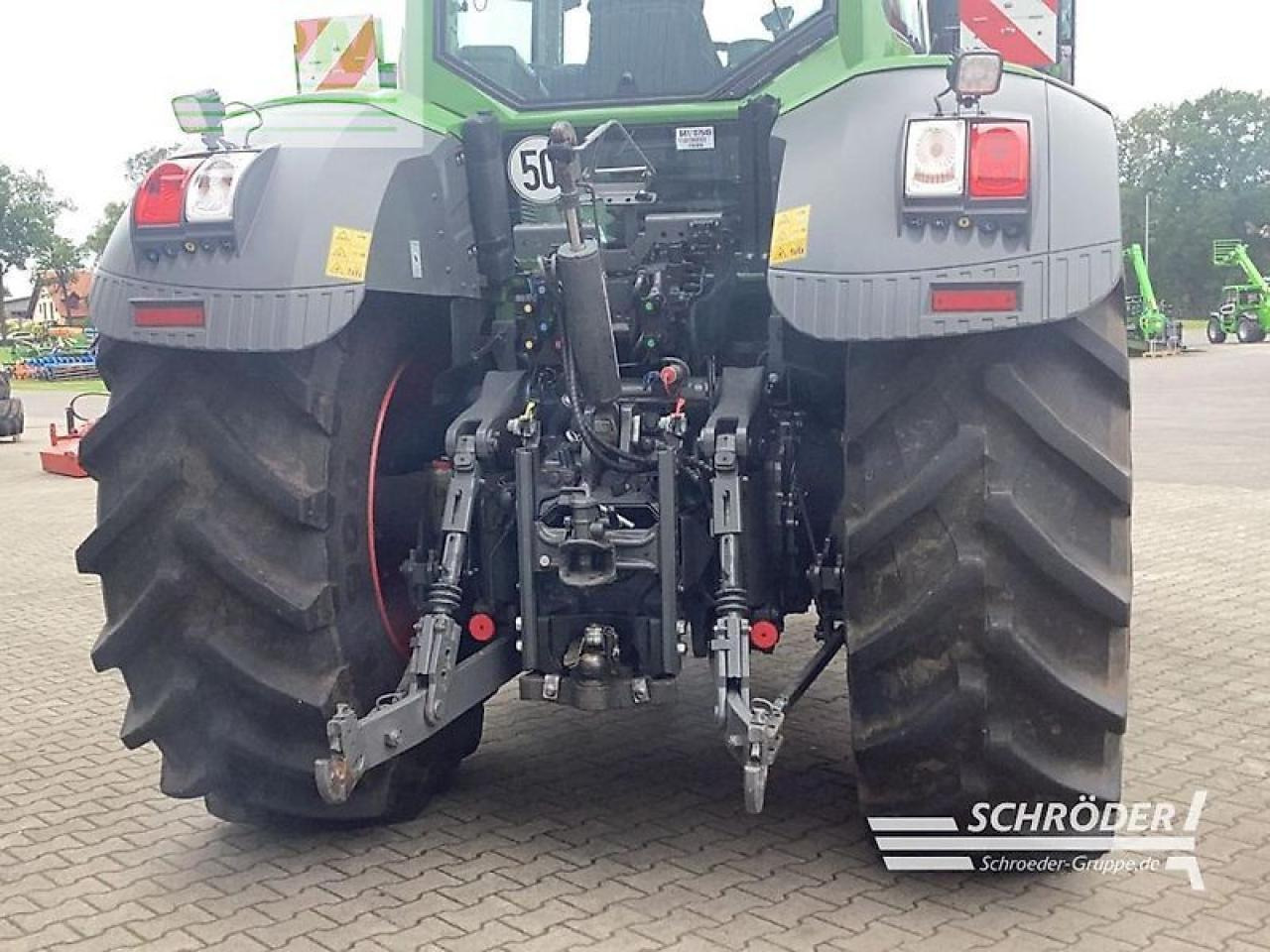 Fendt 826 vario s4 profi plus ProfiPlus - Трактор: фото 4 Fendt 826 vario s4 profi plus ProfiPlus - Трактор: фото 4