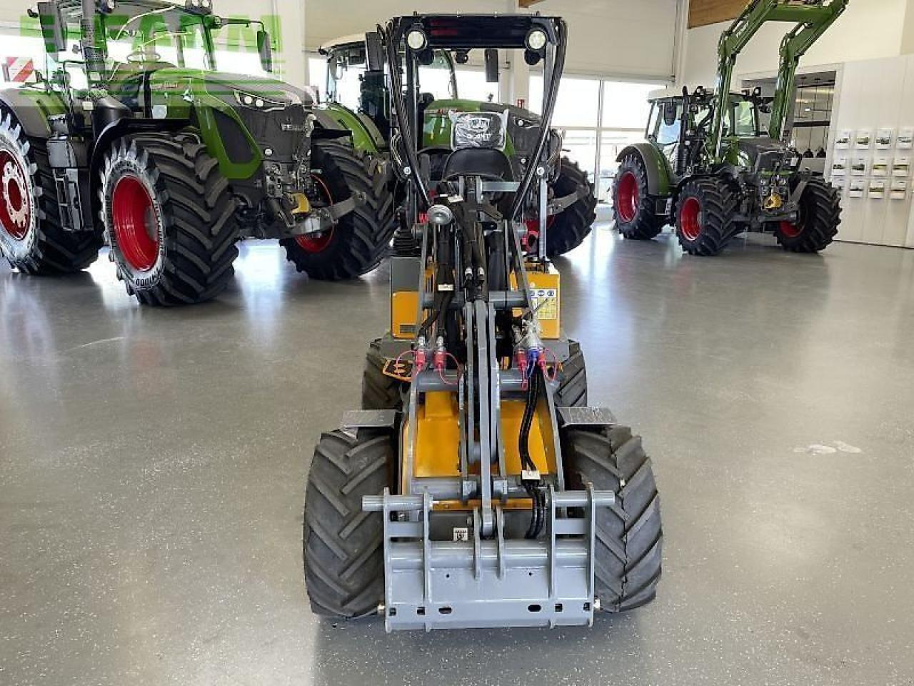 Giant g1200 hd - Мини-экскаватор: фото 3 Giant g1200 hd - Мини-экскаватор: фото 3