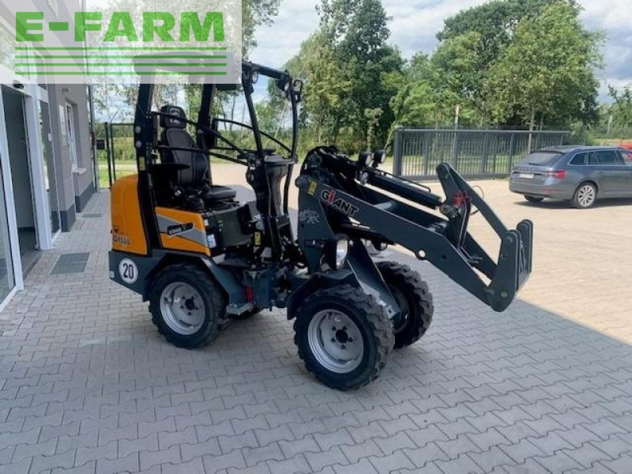Giant g1500 - Компактный фронтальный погрузчик: фото 2 Giant g1500 - Компактный фронтальный погрузчик: фото 2
