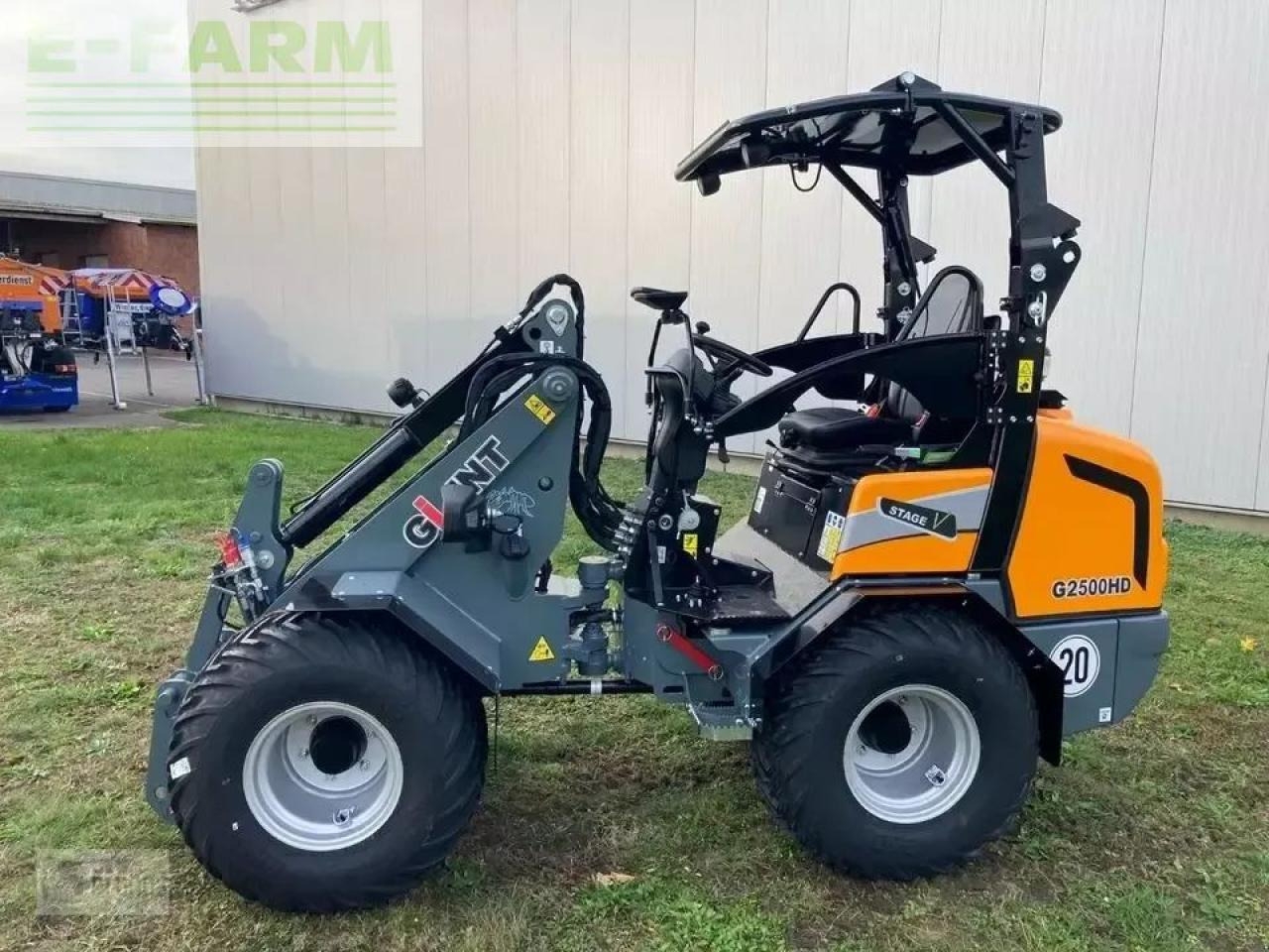 Giant g2500 hd - Мини-экскаватор: фото 1 Giant g2500 hd - Мини-экскаватор: фото 1