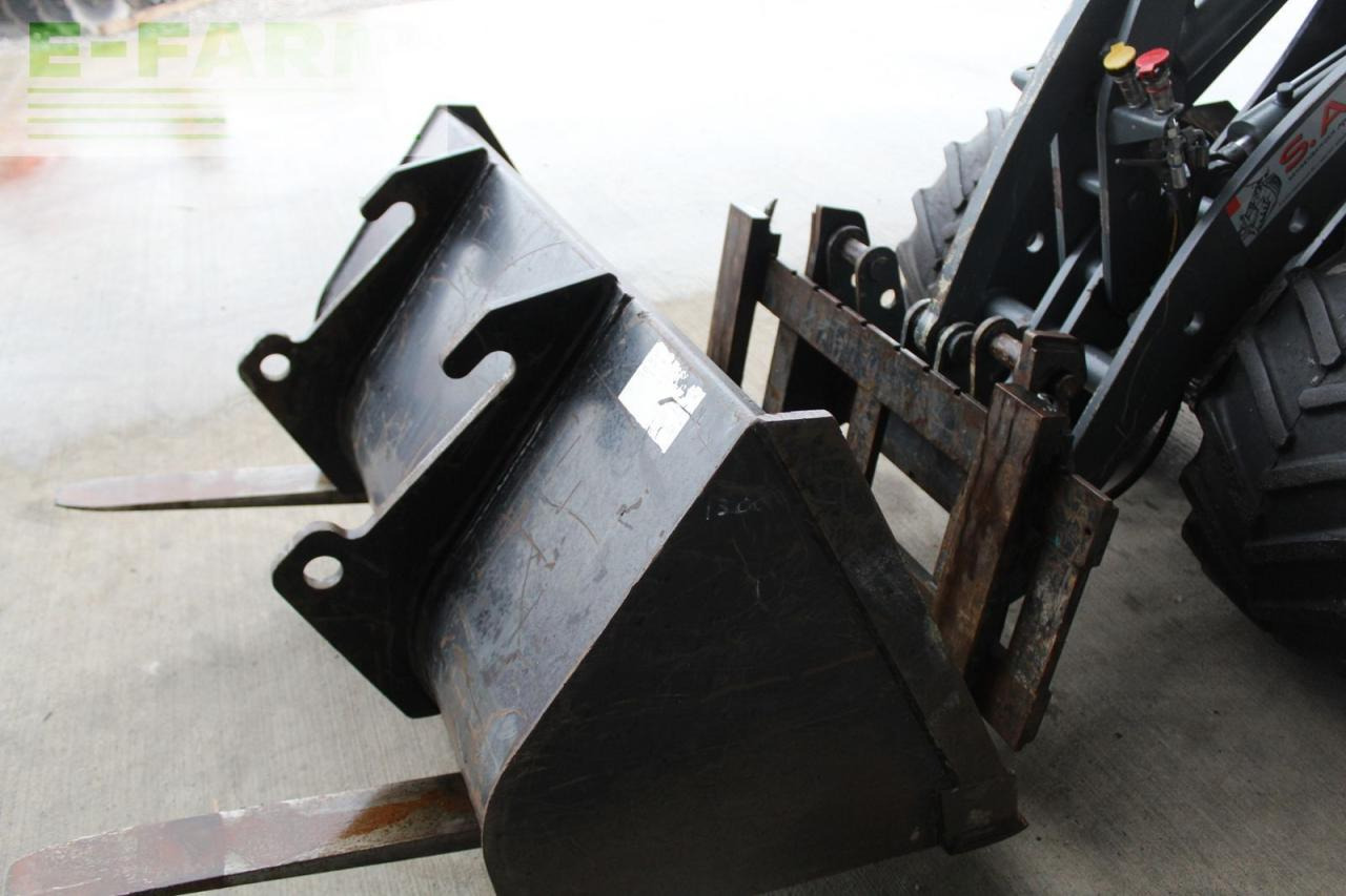 Giant hoflader d 335 t - Мини-экскаватор: фото 4 Giant hoflader d 335 t - Мини-экскаватор: фото 4