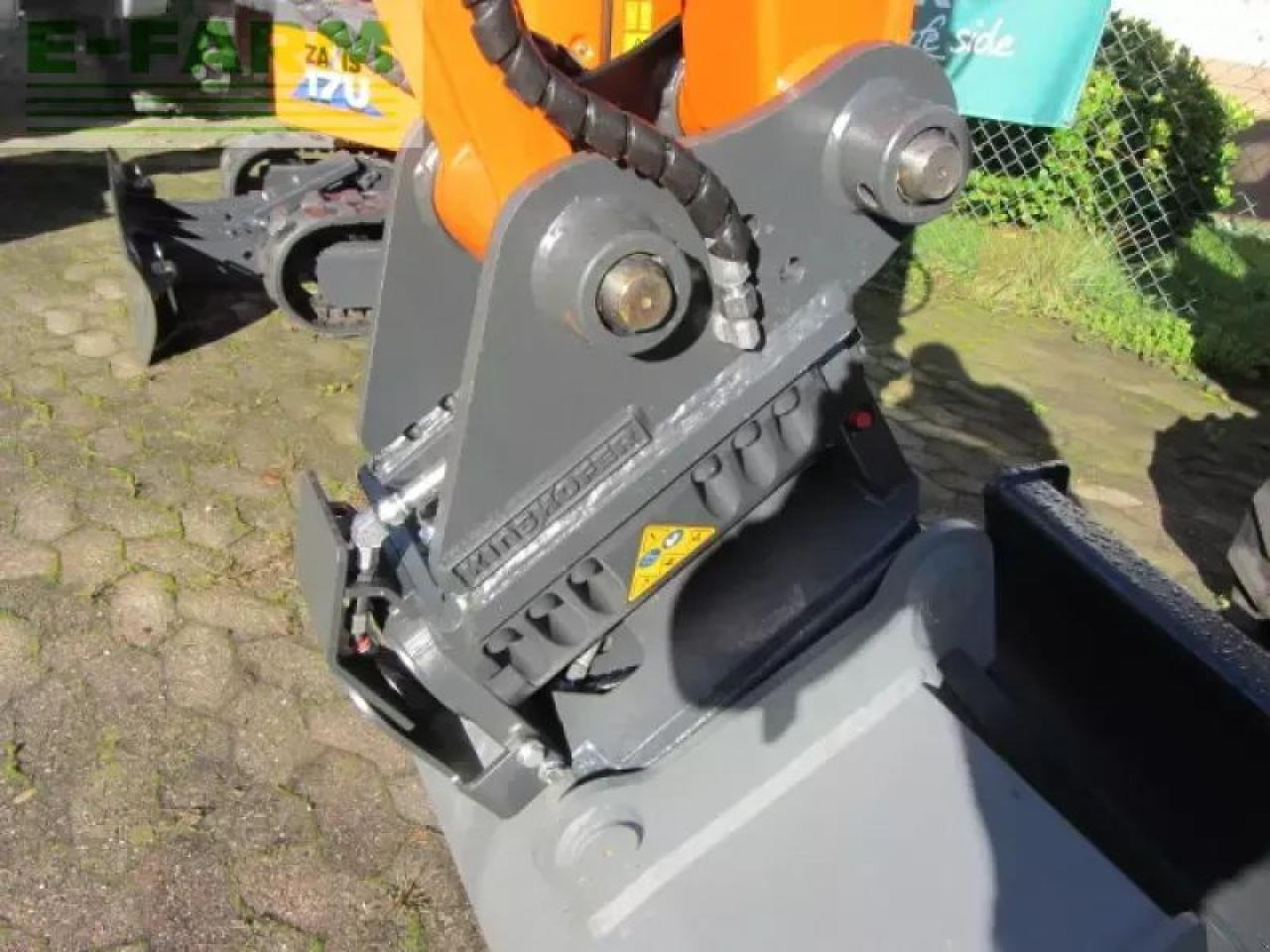 Hitachi zx 33 u-6 - Мини-экскаватор: фото 2 Hitachi zx 33 u-6 - Мини-экскаватор: фото 2