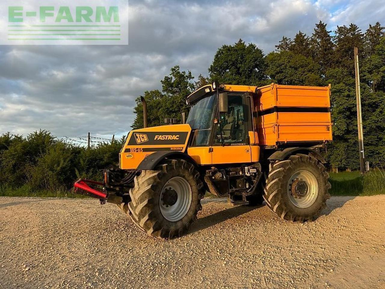 JCB fastrac 185/65 - Трактор: фото 1 JCB fastrac 185/65 - Трактор: фото 1