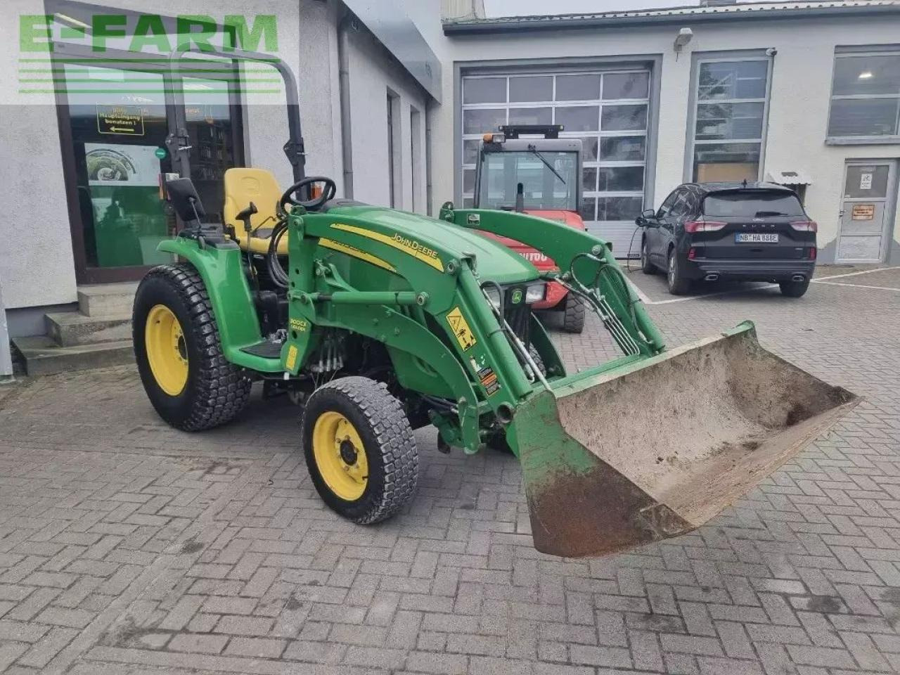 John Deere 3320 my11 - Трактор: фото 2 John Deere 3320 my11 - Трактор: фото 2