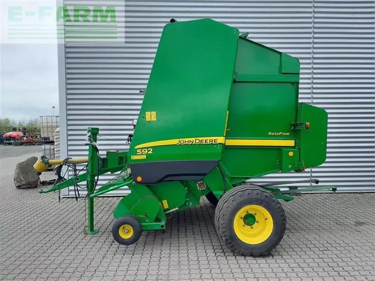 John Deere 592 - Пресс-подборщик тюковый: фото 1 John Deere 592 - Пресс-подборщик тюковый: фото 1