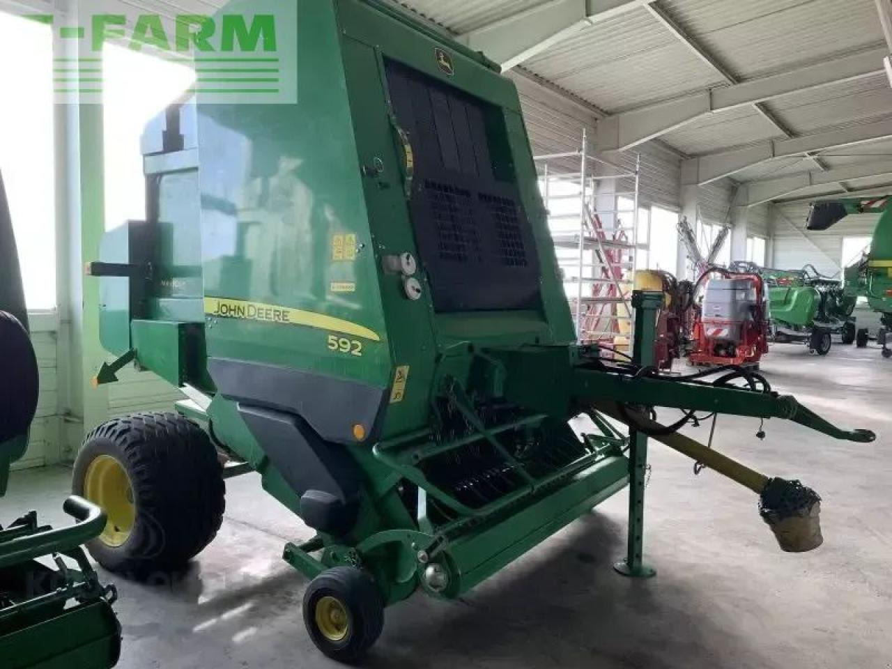John Deere 592 maxi cut - Пресс-подборщик тюковый: фото 1 John Deere 592 maxi cut - Пресс-подборщик тюковый: фото 1