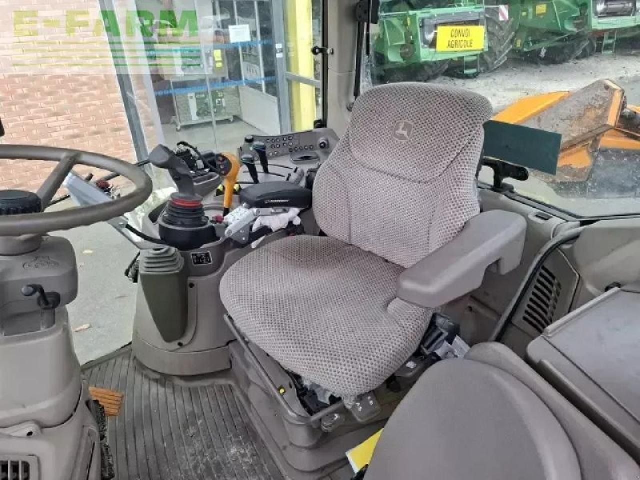 John Deere 6100m - Трактор: фото 5 John Deere 6100m - Трактор: фото 5