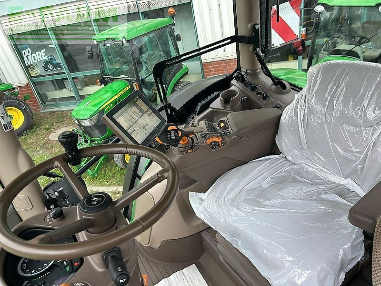 Трактор John Deere 6175r: фото 9