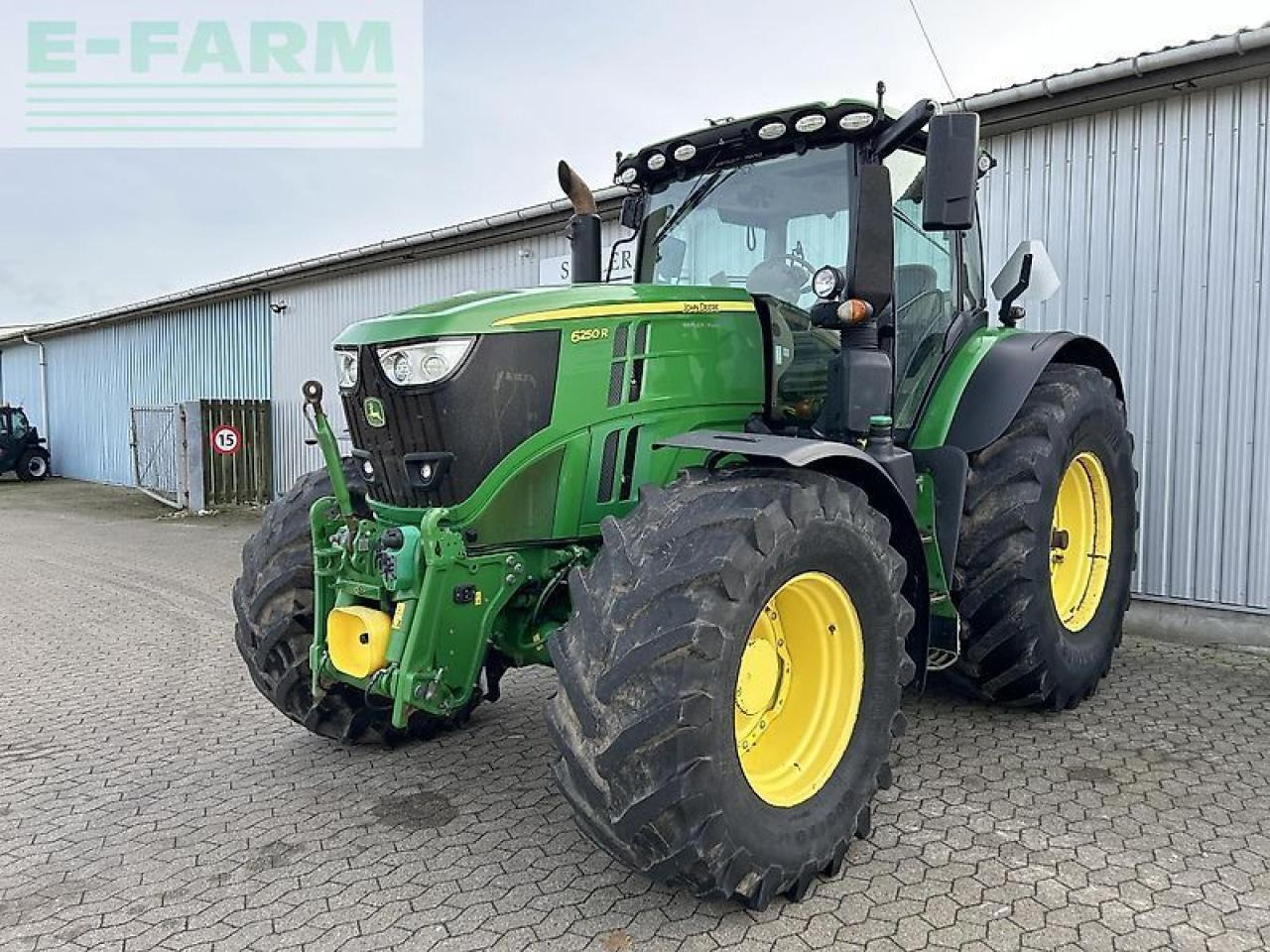 Трактор John Deere 6250r: фото 8