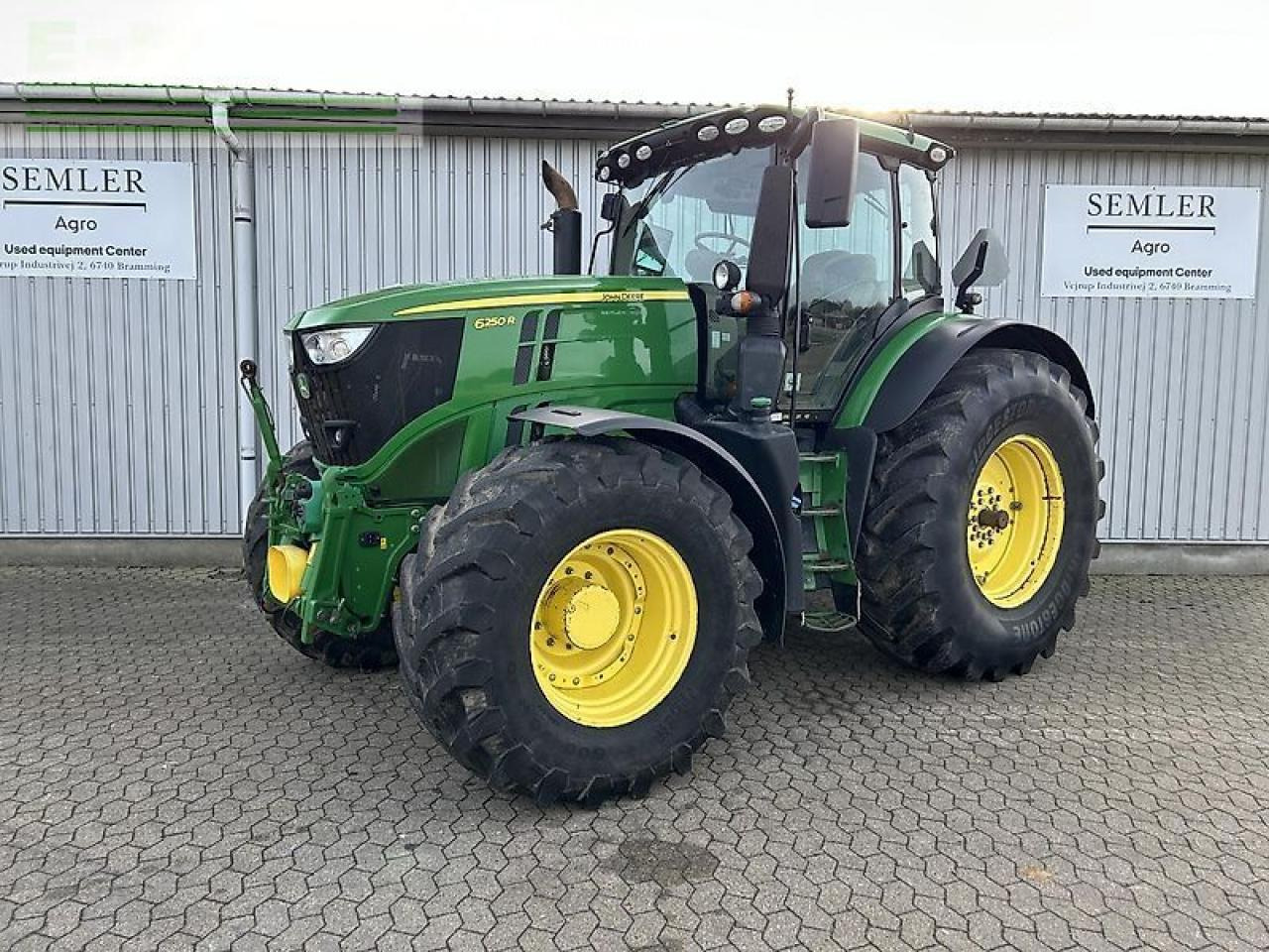 John Deere 6250r - Трактор: фото 1 John Deere 6250r - Трактор: фото 1